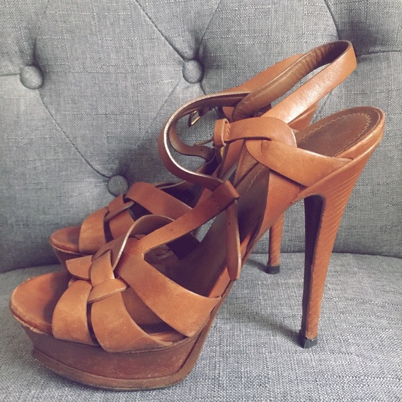 Yves Saint Laurent - Picture 3 of 5